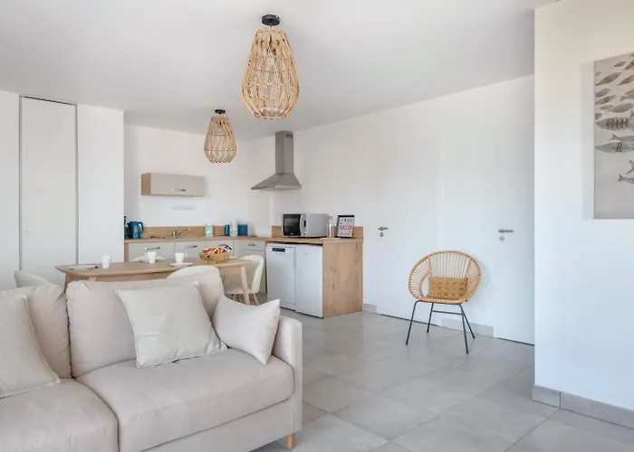 Bel Appartement Pour 6, Vue Mer, 50M Plage